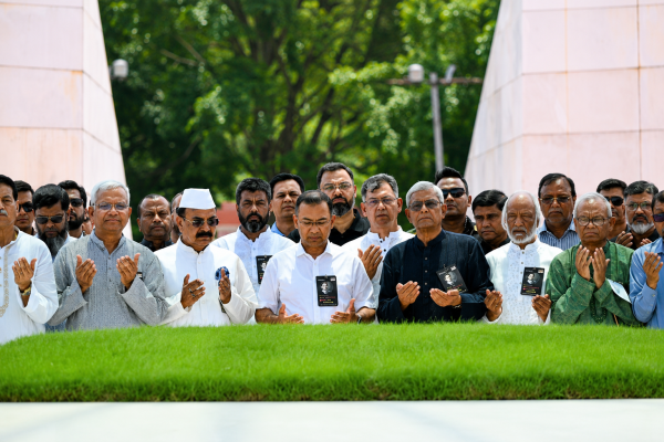 জিয়াউর রহমানের সমাধিতে শ্রদ্ধা জানালেন প্রধানমন্ত্রী