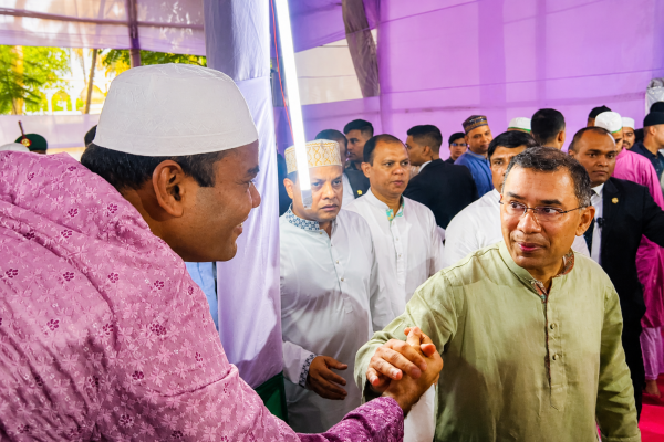 ঈদের নামাজ শেষে প্রধানমন্ত্রীর সাথে শুভেচ্ছা বিনিময় করেন ছাত্রদল নেতা; মমিনুল ইসলাম জিসান